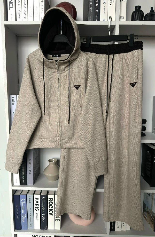 Спортивный костюм 23110616