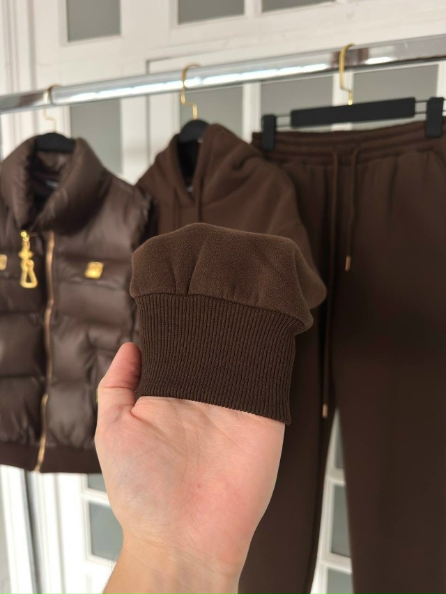 Спортивный костюм 23116342