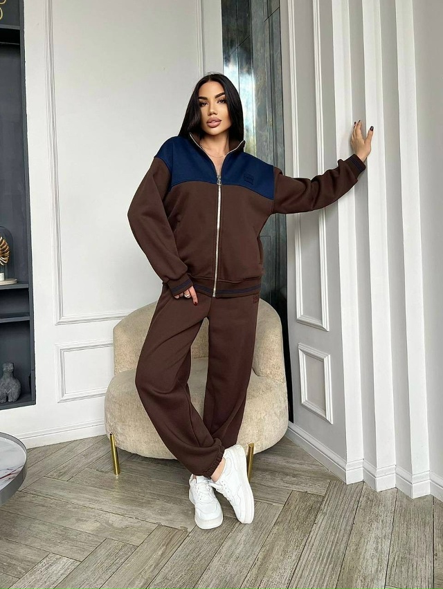 Спортивный костюм 23122695