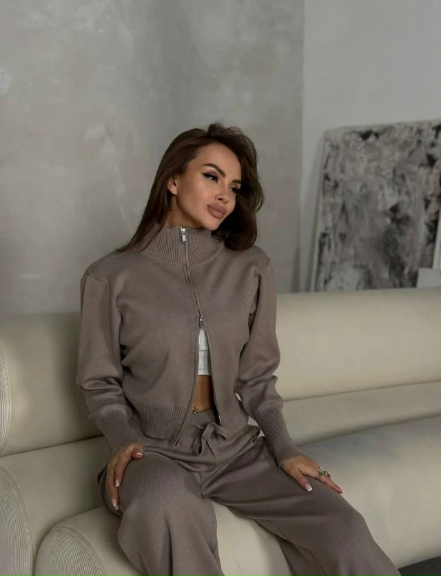 Спортивный костюм 23127870