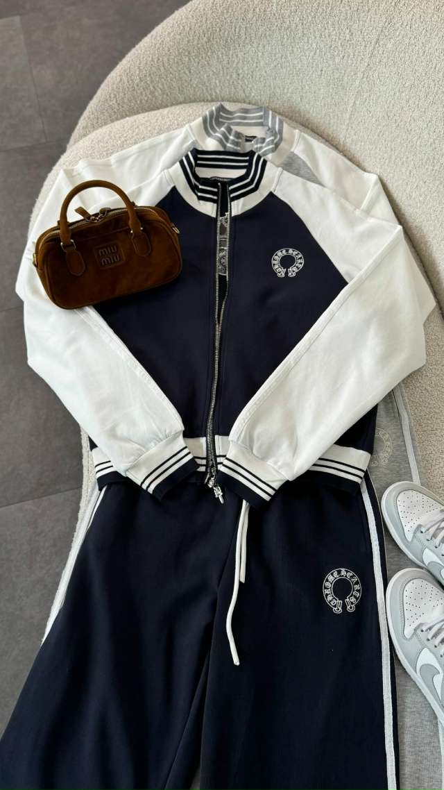 Спортивный костюм 23133593