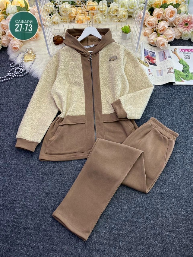 Спортивный костюм 23133354