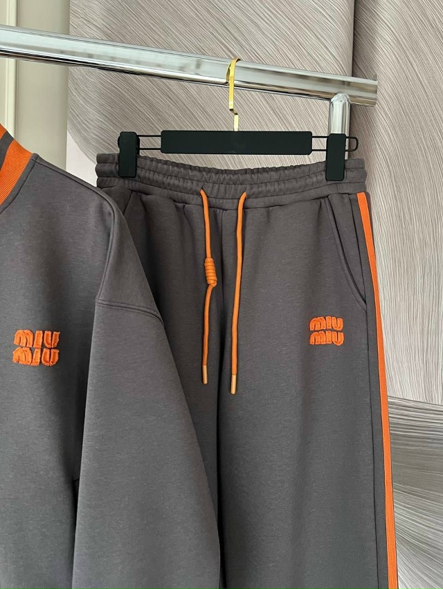 Спортивный костюм 23134561