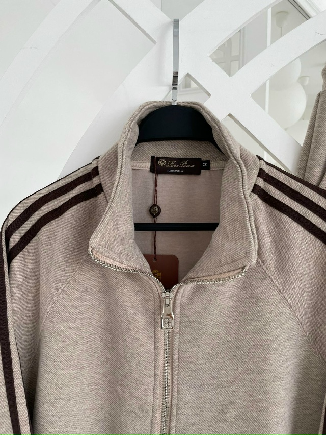 Спортивный костюм 23134673