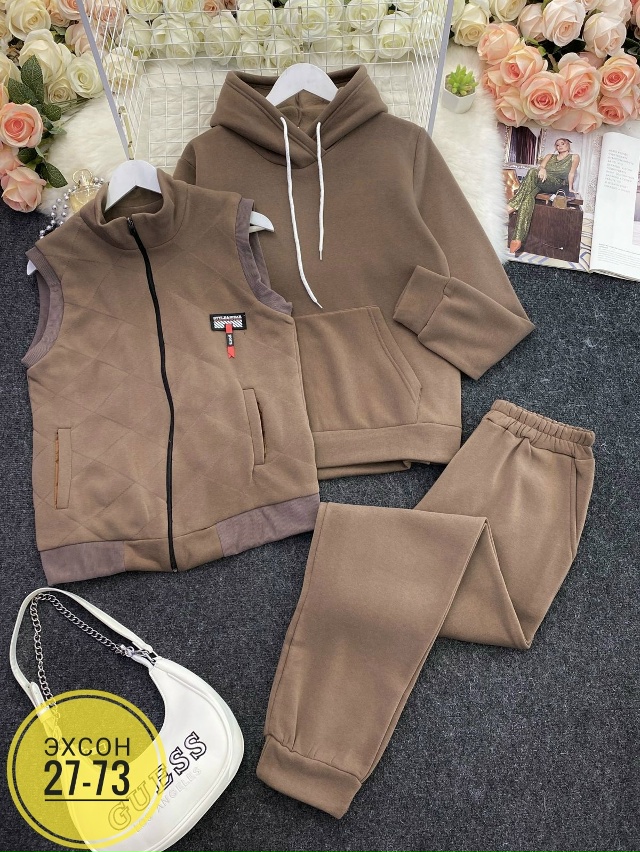 Спортивный костюм 23135349