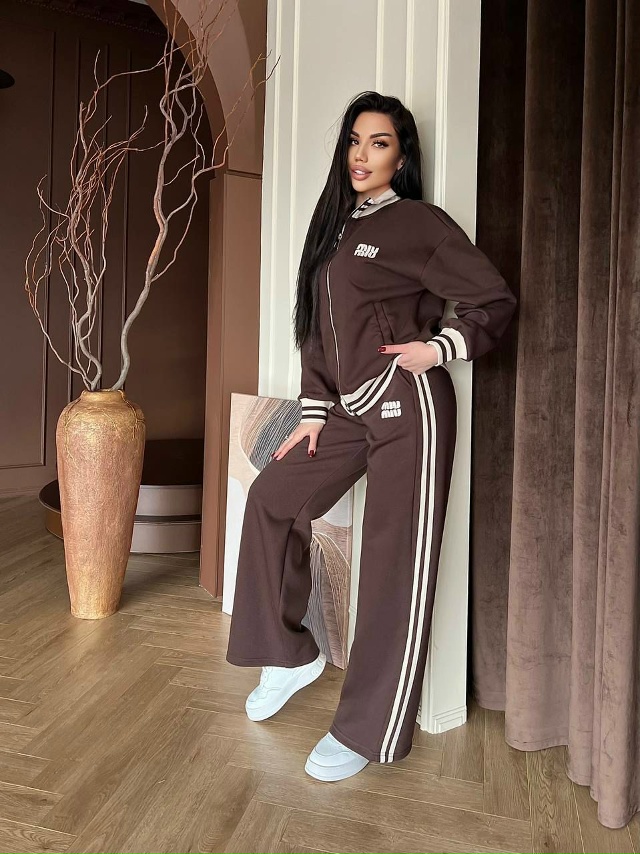 Спортивный костюм 23134561