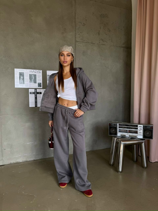 Спортивный костюм 23134822