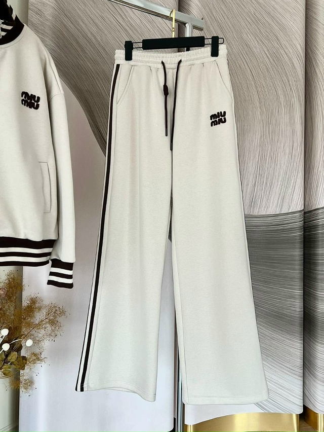 Спортивный костюм 23134562