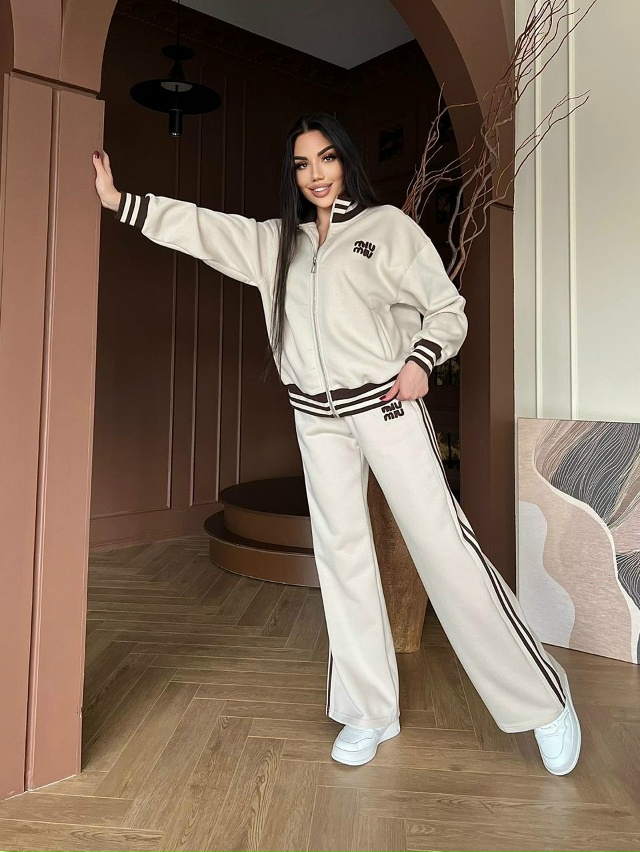 Спортивный костюм 23134562