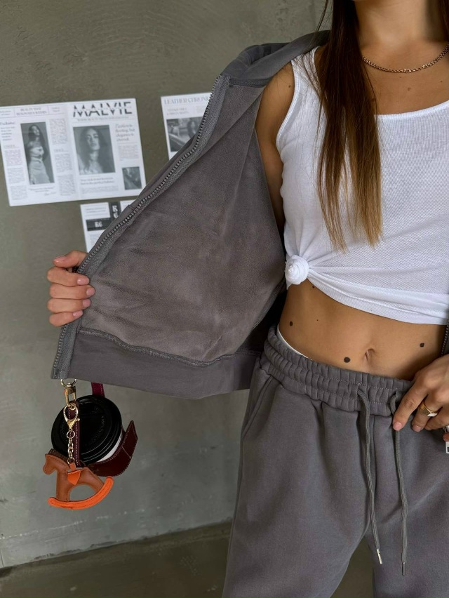 Спортивный костюм 23134822