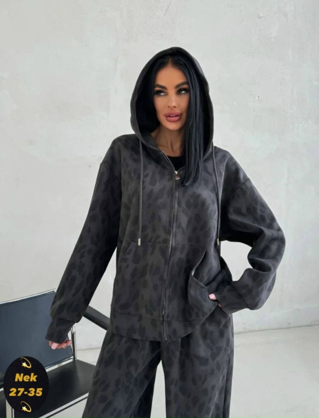 Спортивный костюм 23136294