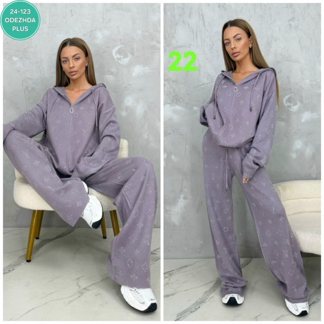 Спортивный костюм 23136371