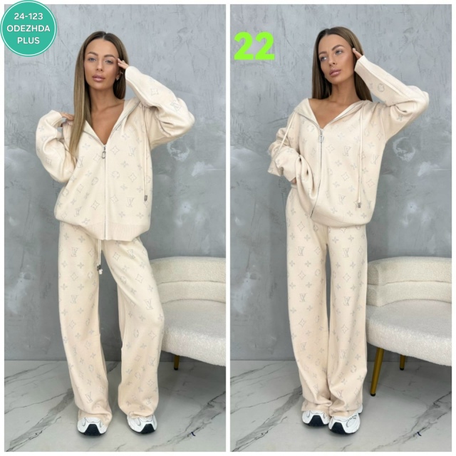 Спортивный костюм 23136371