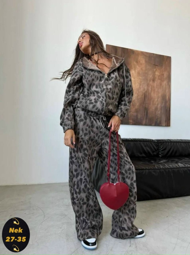 Спортивный костюм 23136294