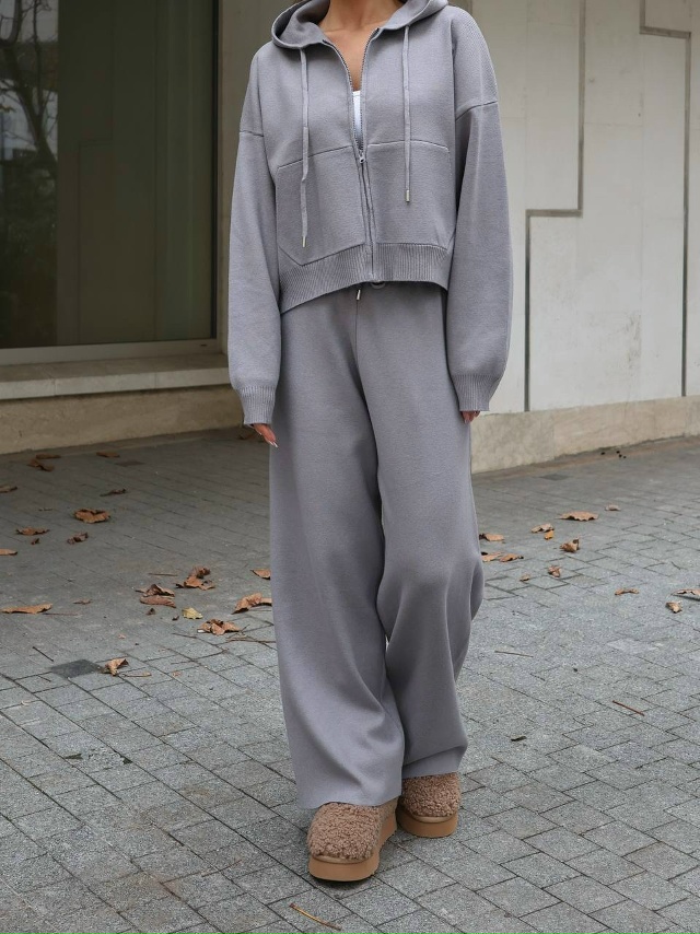 Спортивный костюм 23138475