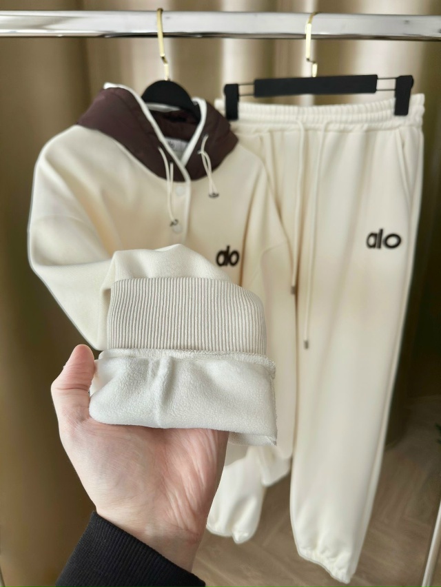 Спортивный костюм 23138343