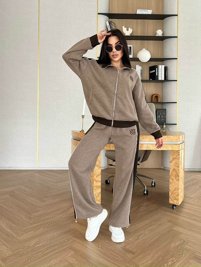 Спортивный костюм 23138551