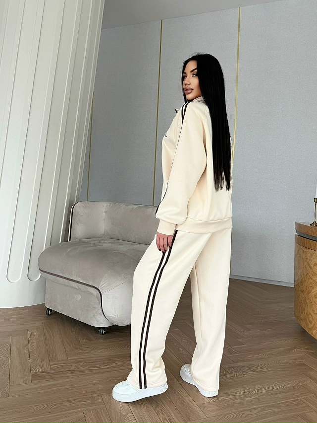 Спортивный костюм 23138484