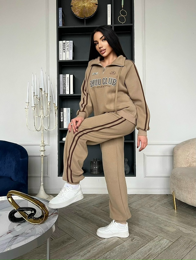 Спортивный костюм 23138344