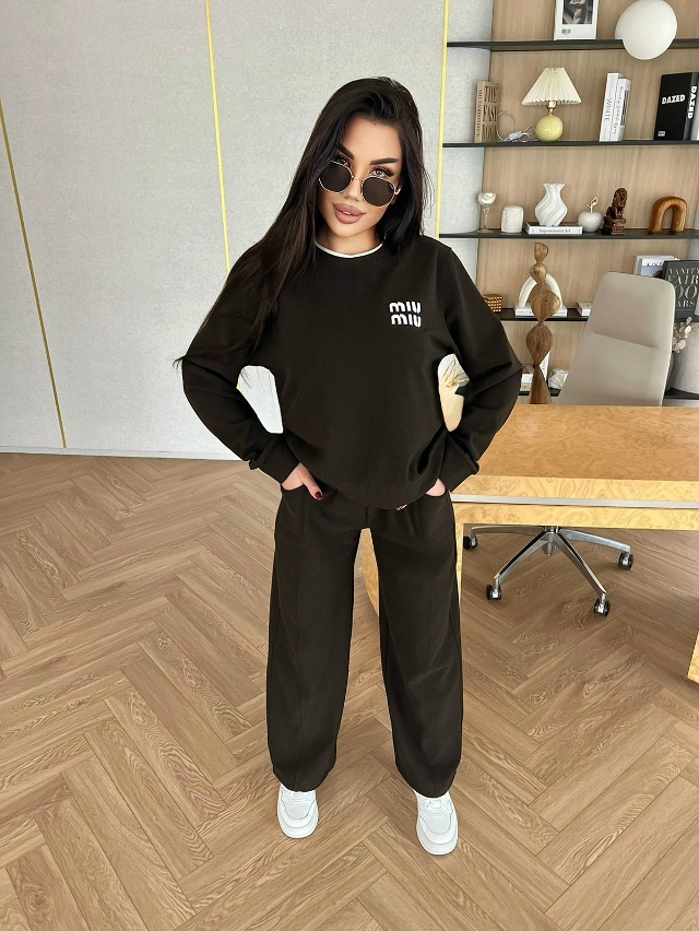 Спортивный костюм 23138485