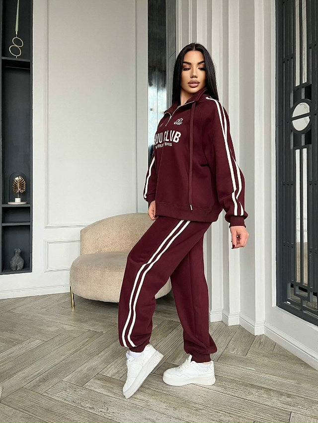 Спортивный костюм 23138344