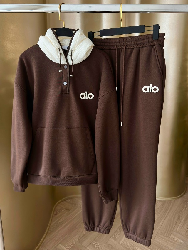 Спортивный костюм 23138342