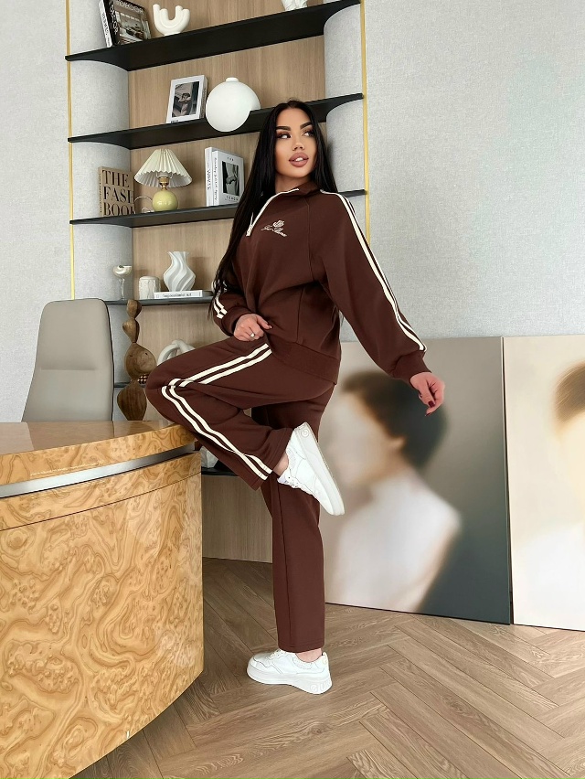 Спортивный костюм 23138484