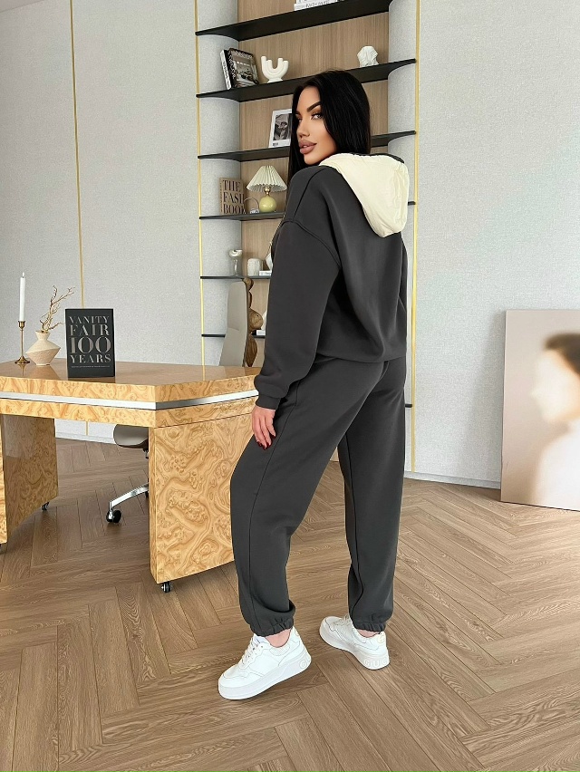 Спортивный костюм 23138342