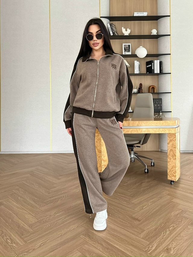 Спортивный костюм 23138551