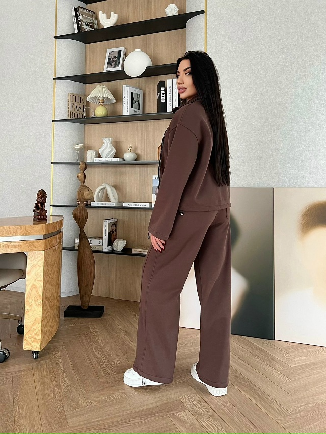 Спортивный костюм 23138414