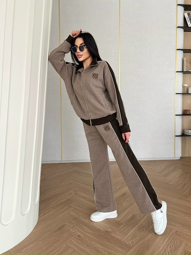 Спортивный костюм 23138551