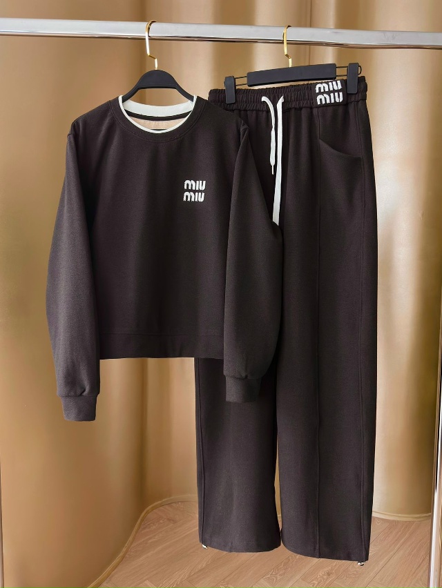 Спортивный костюм 23138485