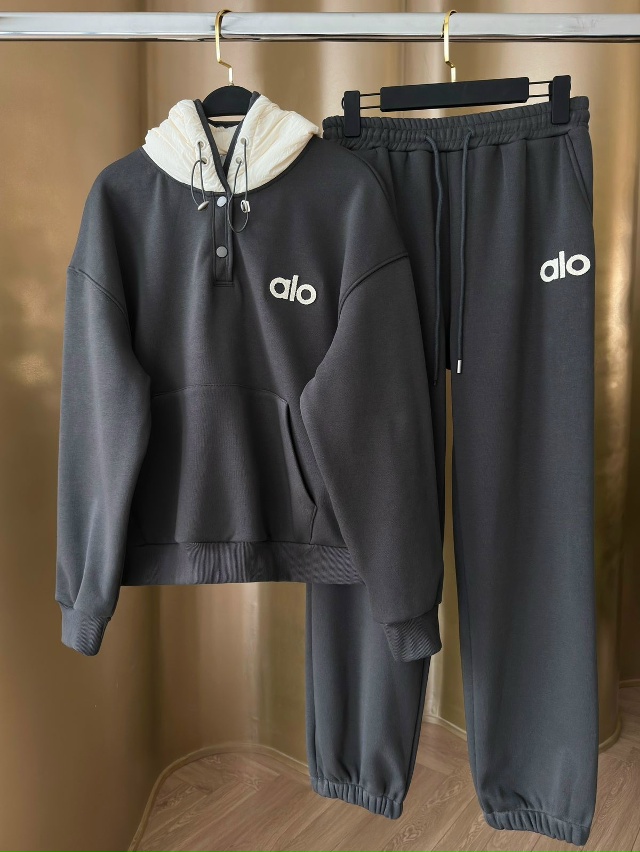 Спортивный костюм 23138342