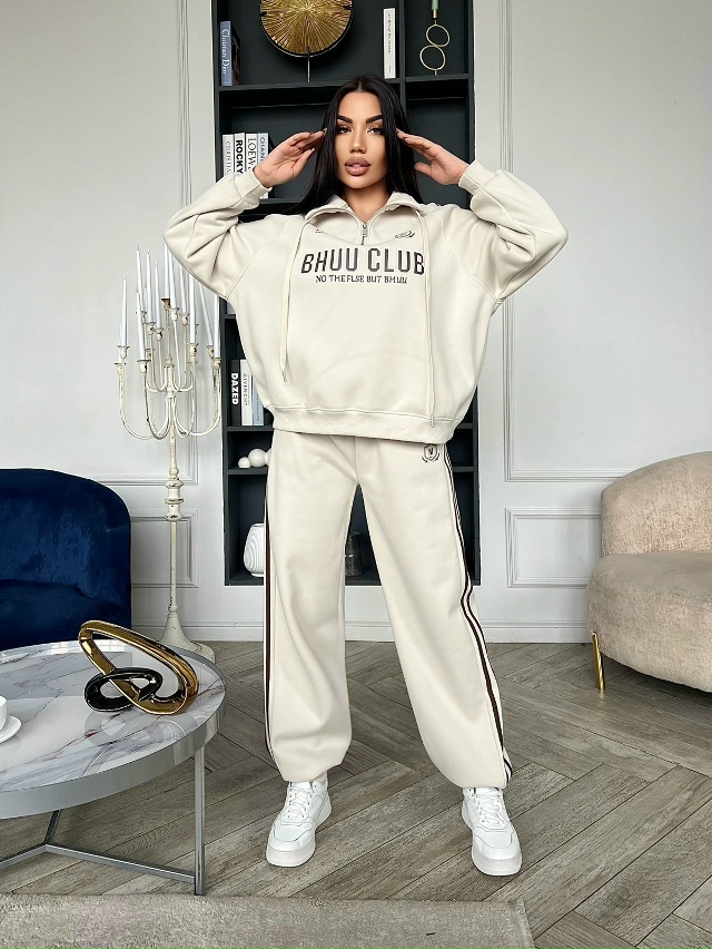 Спортивный костюм 23138345