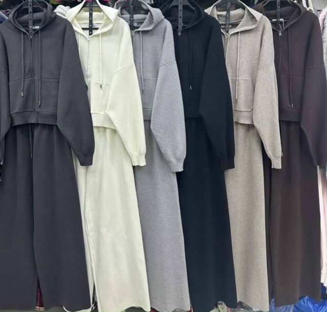 Спортивный костюм 23138475