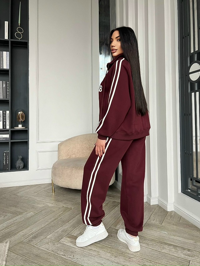 Спортивный костюм 23138344