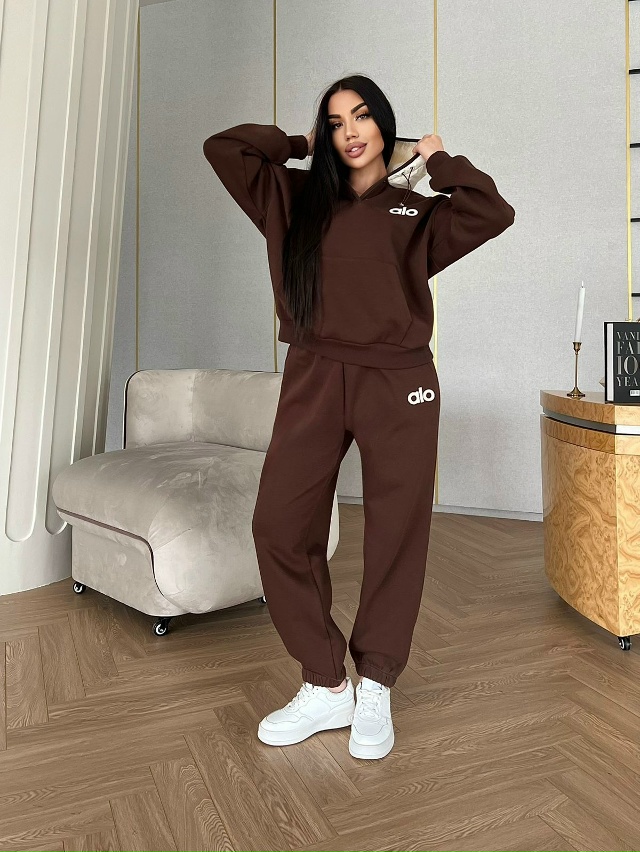 Спортивный костюм 23138342