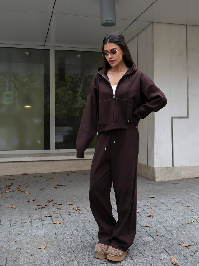 Спортивный костюм 23138475