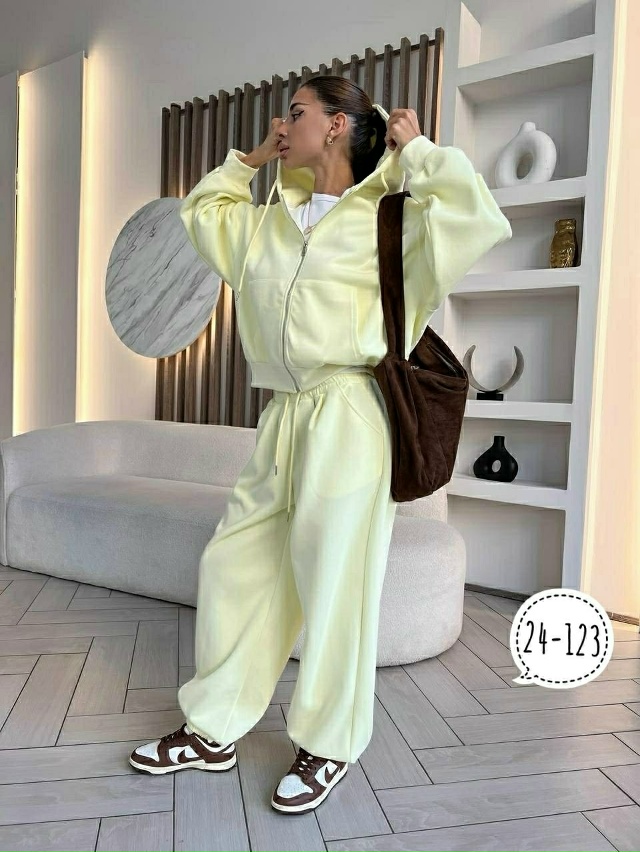 Спортивный костюм 23137828