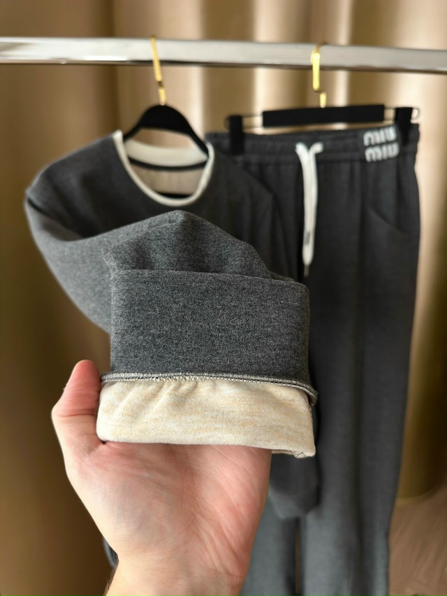 Спортивный костюм 23138483