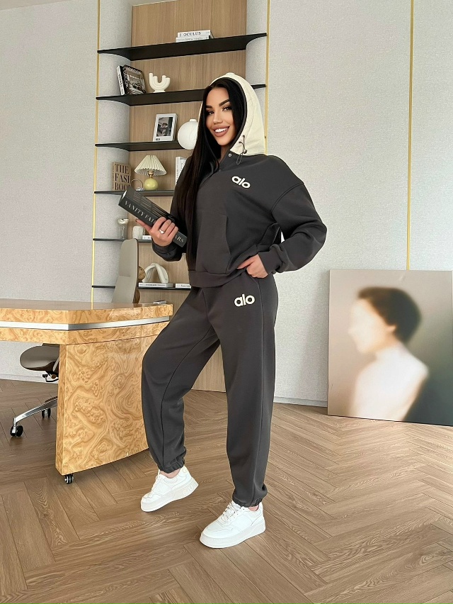 Спортивный костюм 23138342