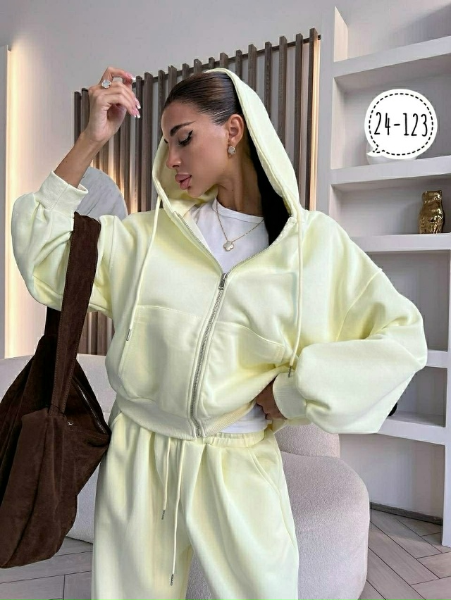 Спортивный костюм 23137828