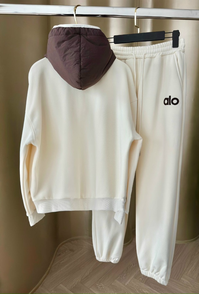 Спортивный костюм 23138343