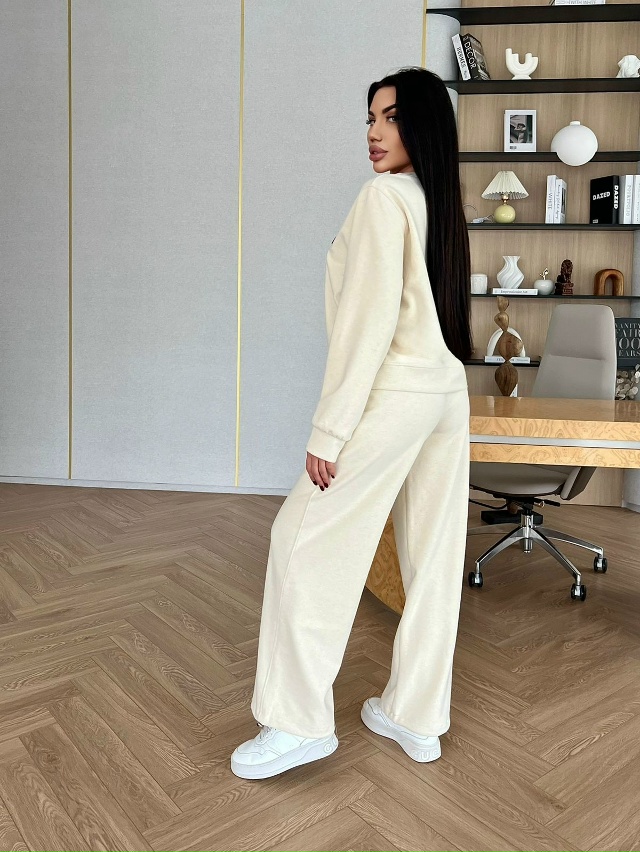 Спортивный костюм 23138485