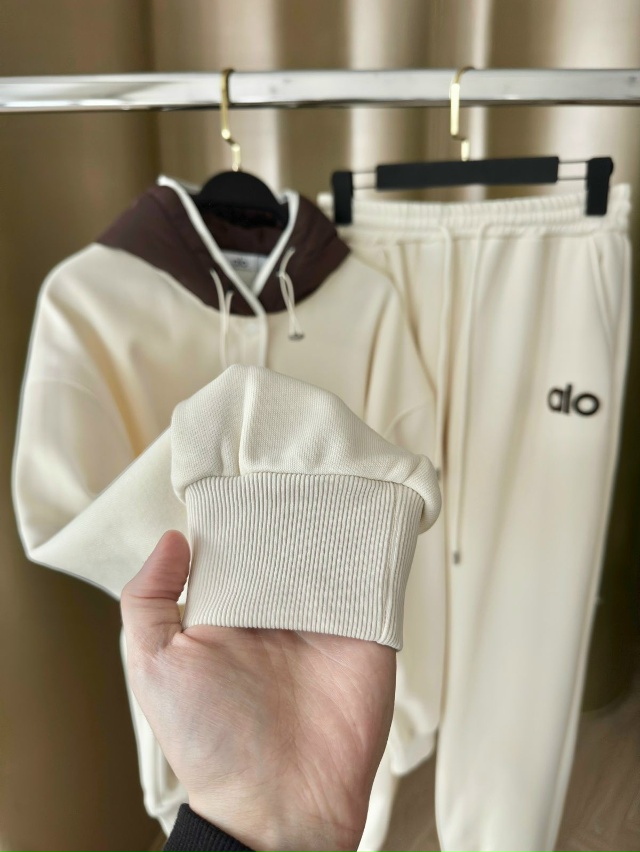 Спортивный костюм 23138343