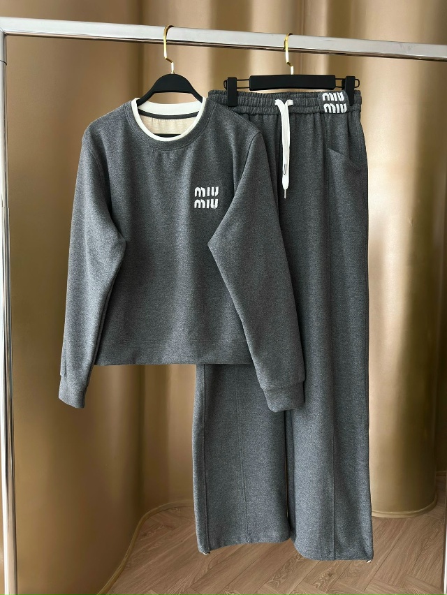 Спортивный костюм 23138483