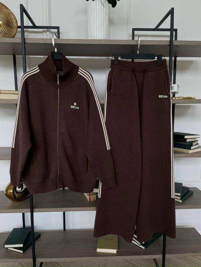 Спортивный костюм 23139435