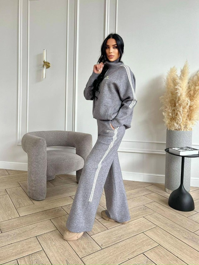 Спортивный костюм 23139435