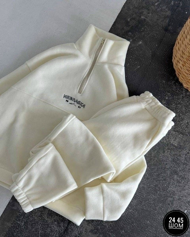 Спортивный костюм 23143225