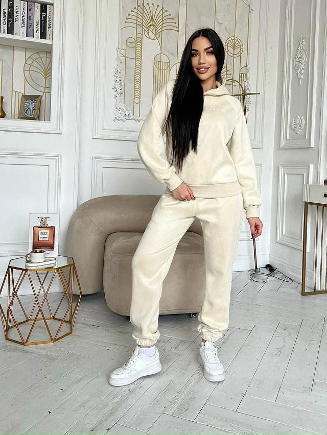 Спортивный костюм 23144293